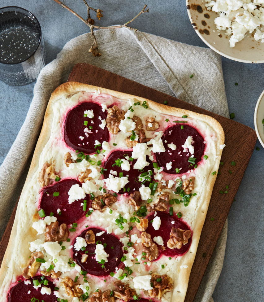 Flammkuchen mit Rote Rüben und Feta