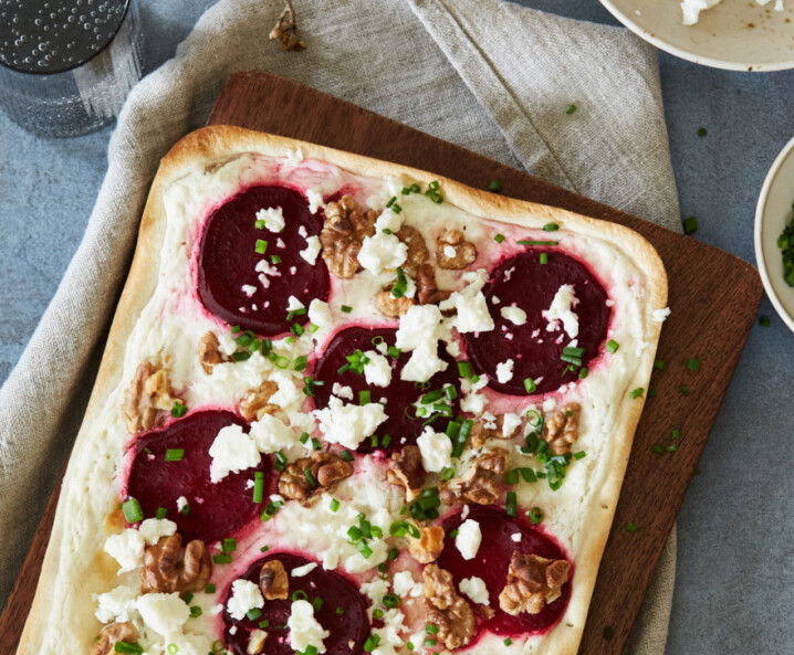Flammkuchen mit Rote Rüben und Feta