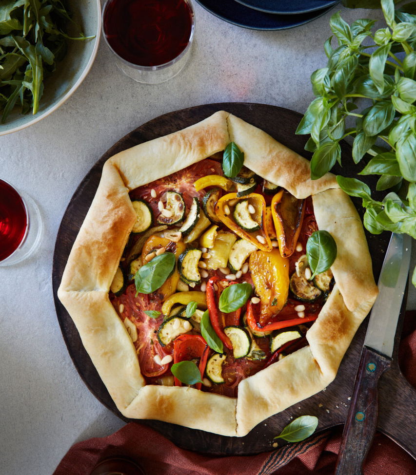 Mediterrane Galette mit Tomaten und Pfefferoni