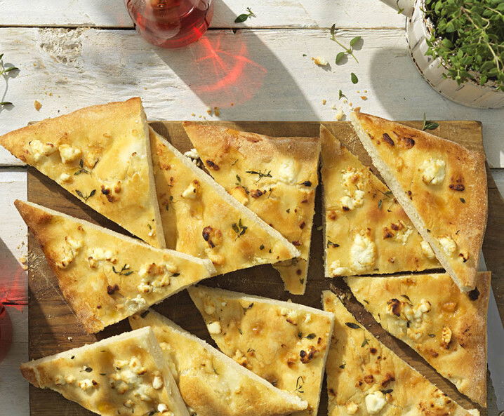 Focaccia mit Kräutern und Feta Rezept Tante Fanny