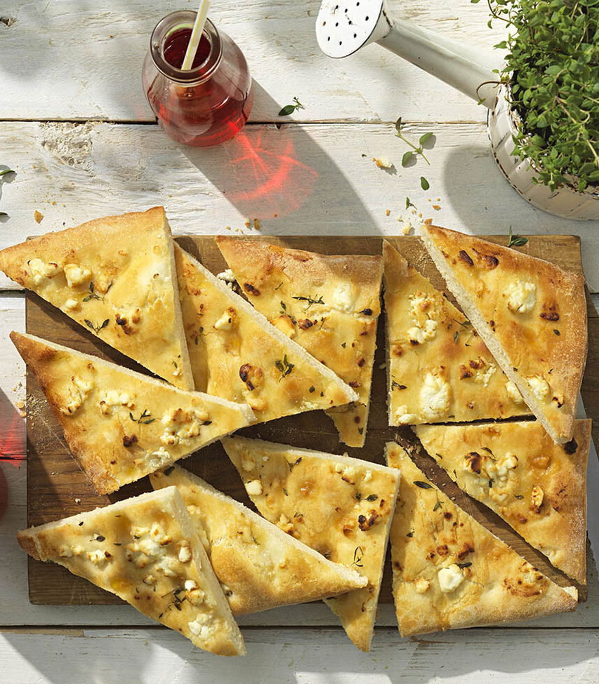 Focaccia mit Kräutern und Feta Rezept Tante Fanny