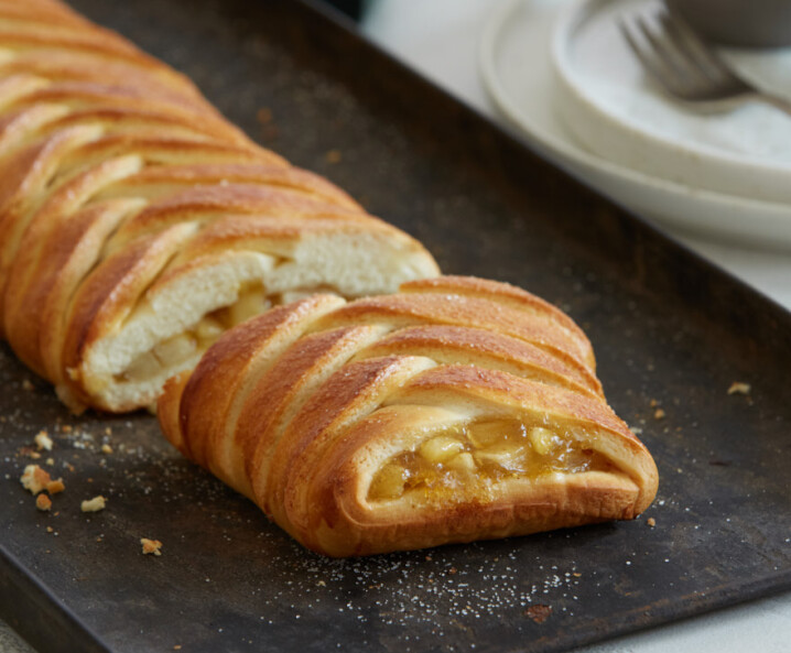 Altwiener Apfelstrudel aus gezogenem Strudelteig | Tante Fanny Altwiener Apfelstrudel aus gezogenem Strudelteig | Tante Fanny