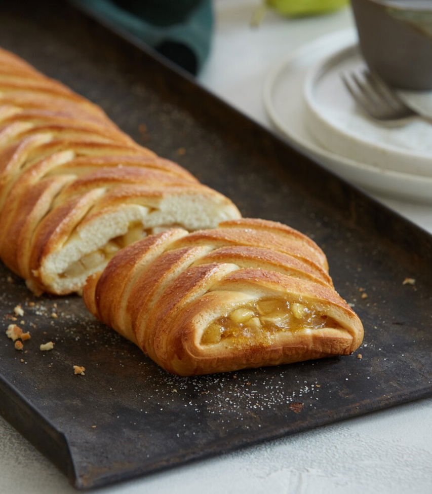 Flechtzopf mit Birnen aus Hefeteig