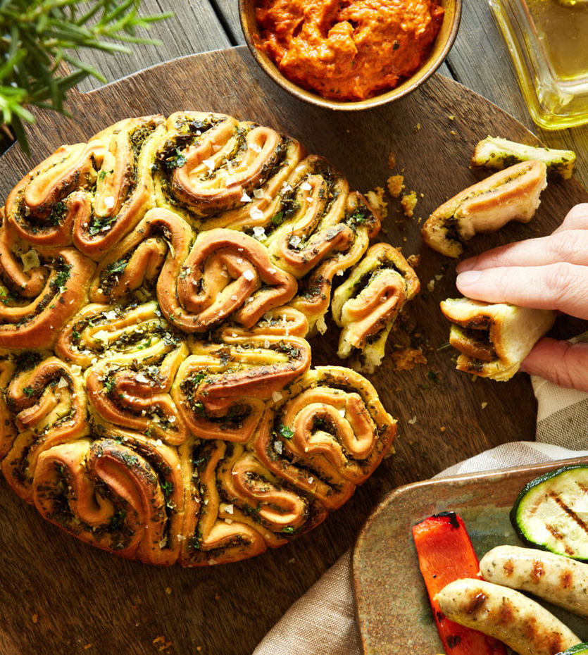 Knoblauch-Zupfbrot-mit-Kräutern