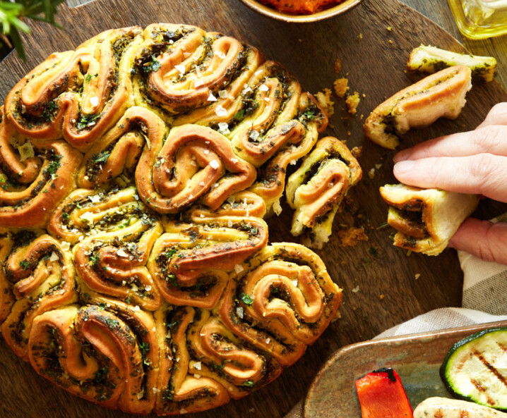 Knoblauch-Zupfbrot-mit-Kräutern