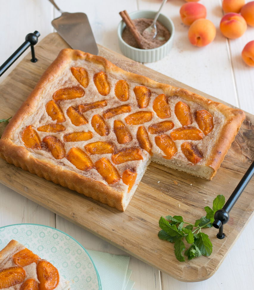 Grieß-Marillenkuchen Hefeteig - Tante Fanny