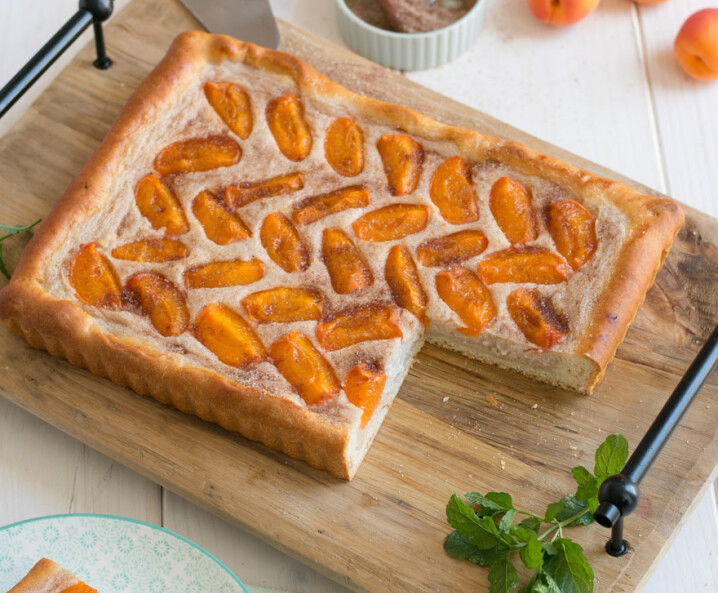 Grieß-Marillenkuchen Hefeteig - Tante Fanny