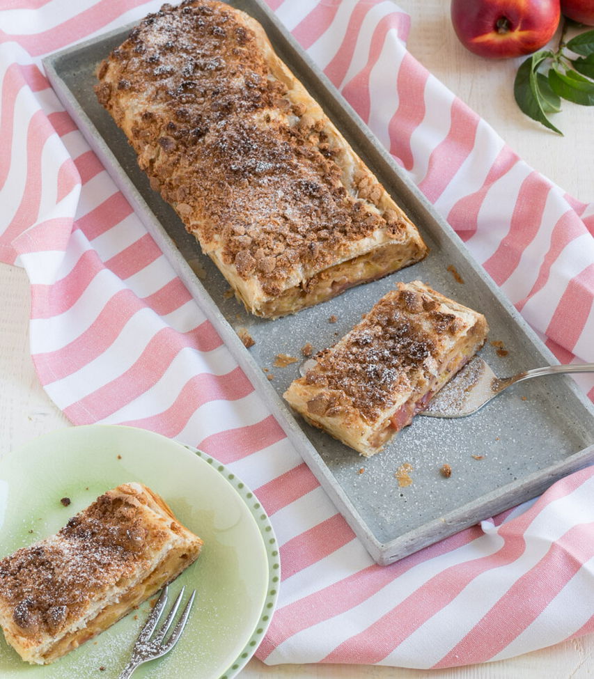 Nektarinen-Mascarpone Strudel Blätterteig