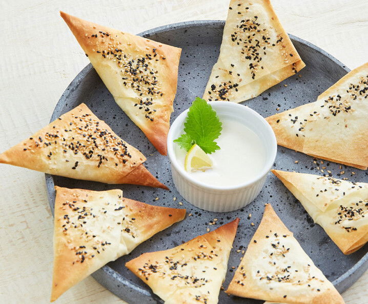 Feurige Ziegenkäseecken mit Minze aus Filoteig