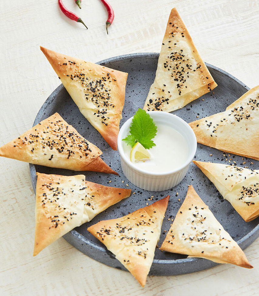 Feurige Ziegenkäseecken mit Minze aus Filoteig