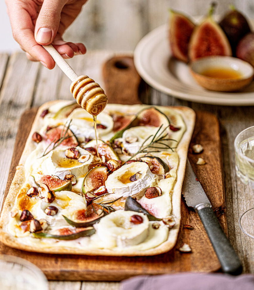 Flammkuchen mit Feigen und Ziegenkäse