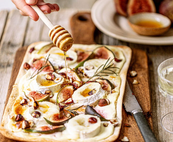 Flammkuchen mit Feigen und Ziegenkäse