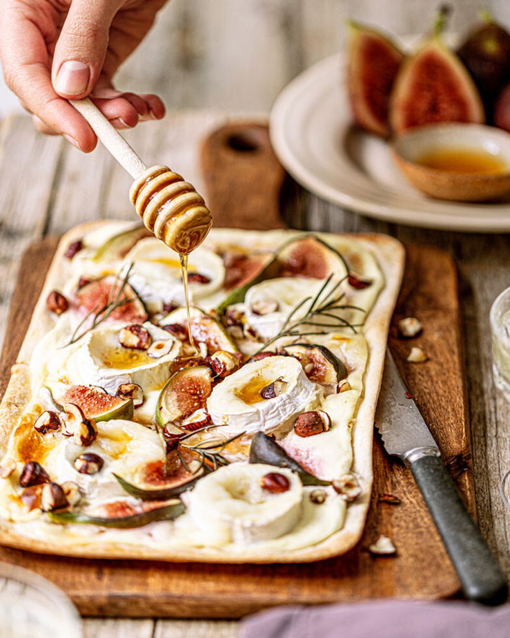 Flammkuchen mit Feigen und Ziegenkäse