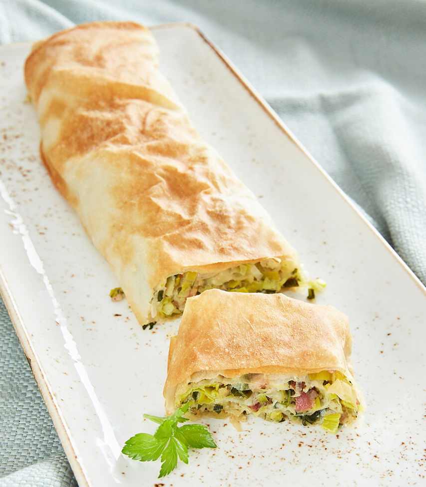 Lauchstrudel mit gezogenem Strudelteig