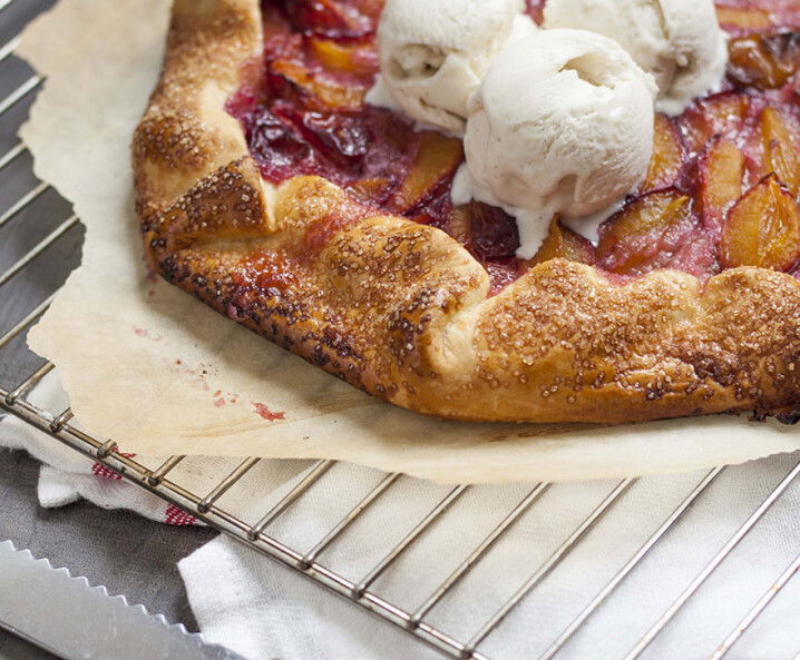 Pflaumengalette mit Eis - Rezept Tante Fanny