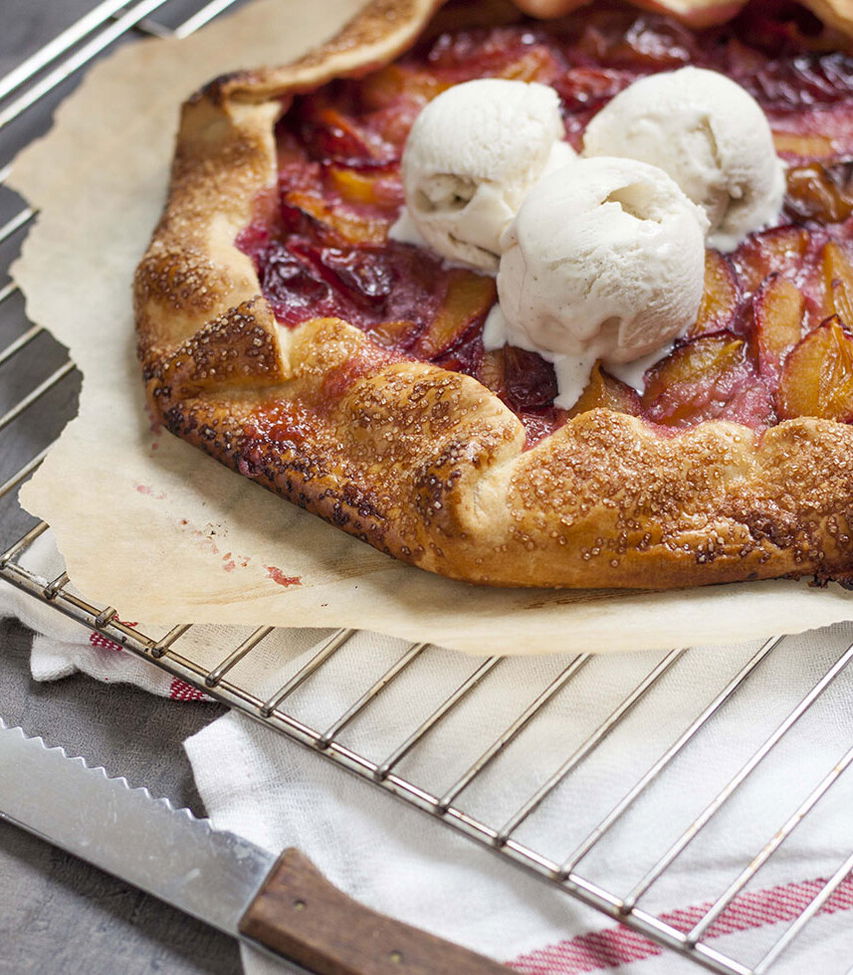 Pflaumengalette mit Eis - Rezept Tante Fanny