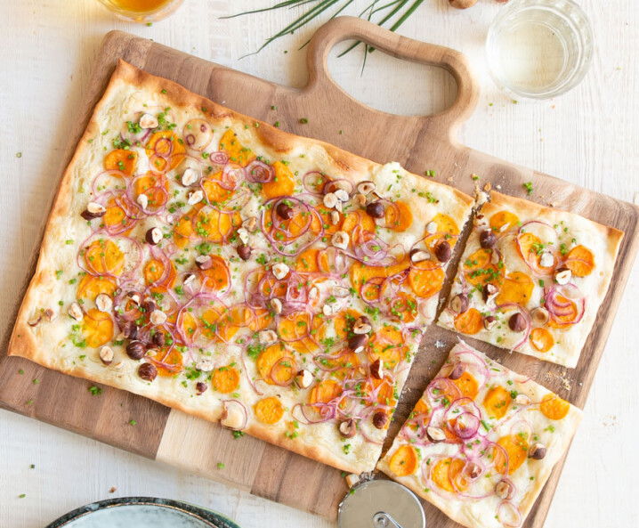Flammkuchen mit Süßkartoffeln und Haselnüssen