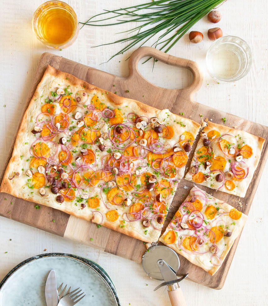 Flammkuchen mit Süßkartoffeln und Haselnüssen