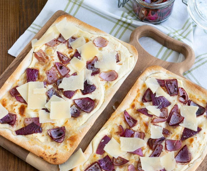 Flammkuchen mit Balsamico Zwiebeln