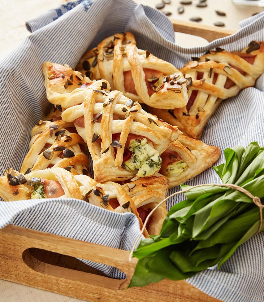 Bärlauch-Spitzen mit Schinken