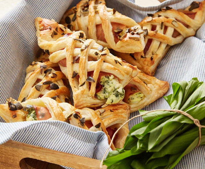 Bärlauch-Spitzen mit Schinken