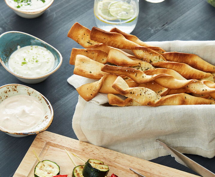 Pizzastangen mit dreierlei Grillsauce