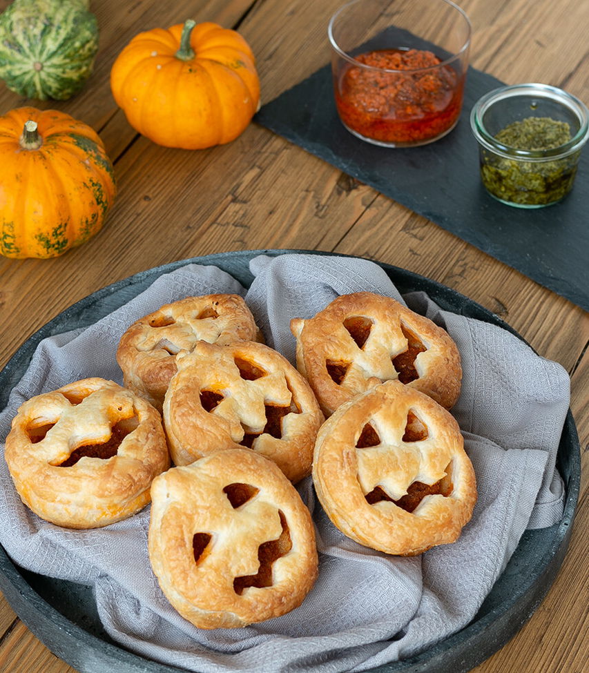 Halloween-Kürbisse aus Blätterteig - Halloween Rezept