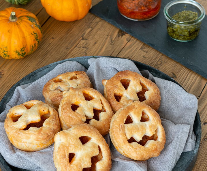 Halloween-Kürbisse aus Blätterteig - Halloween Rezept