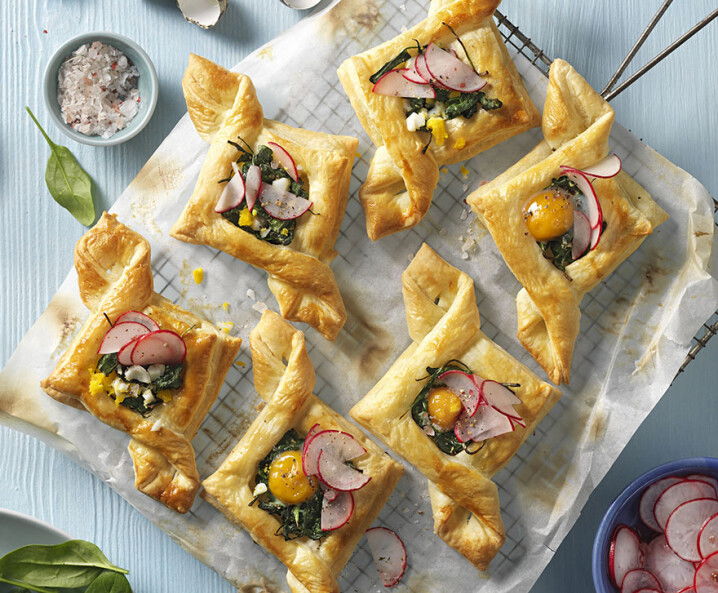 Spinatnester mit Wachtelei - Blätterteig Rezept für Ostern