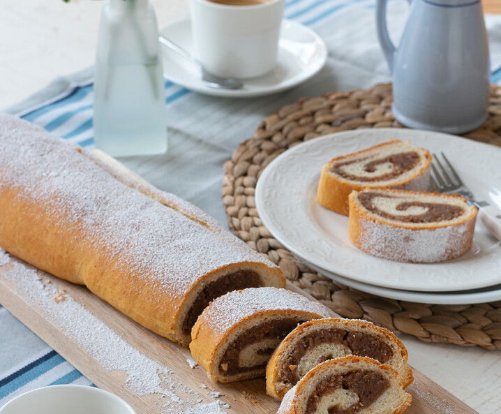 Nussstrudel mit Hefeteig - einfaches Nussstrudel Rezept