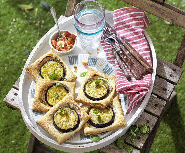 Blätterteigsnacks mit Melanzani - einfaches Rezept