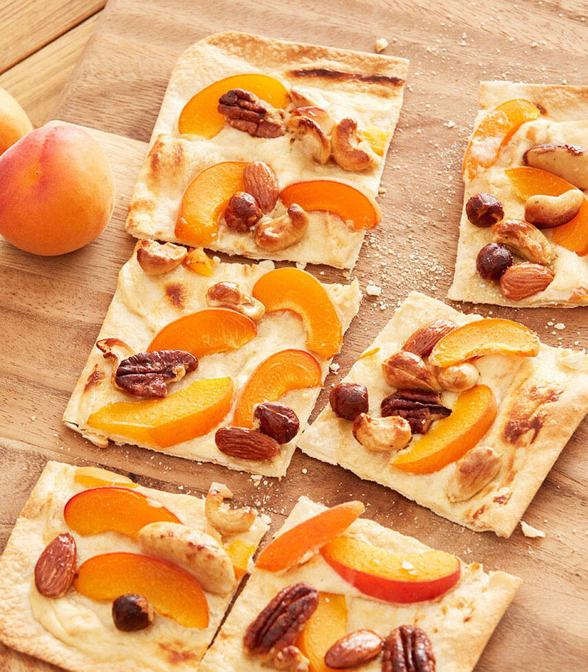 Flammkuchen mit Marille und Honignüssen