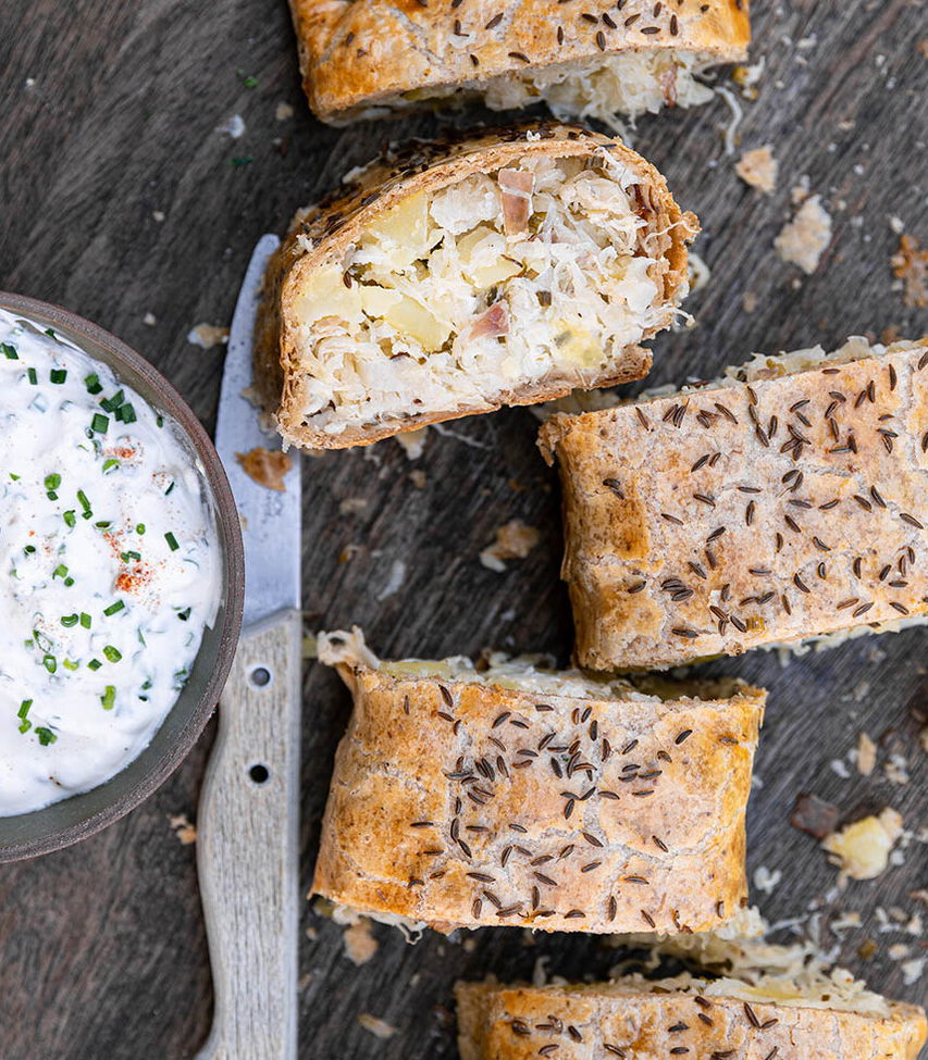 Erdäpfel-Sauerkraut-Strudel