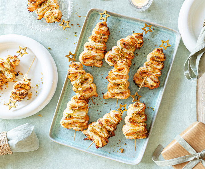 Blätterteigbäumchen mit Lachs