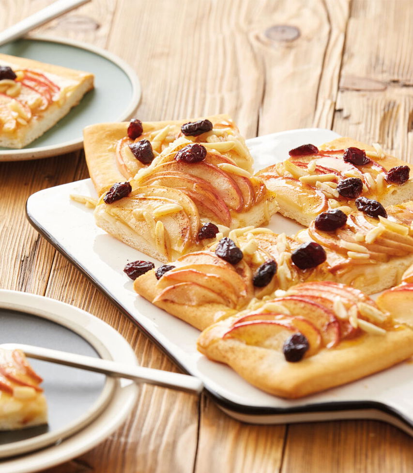 Apfel-Blechkuchen mit Cranberries