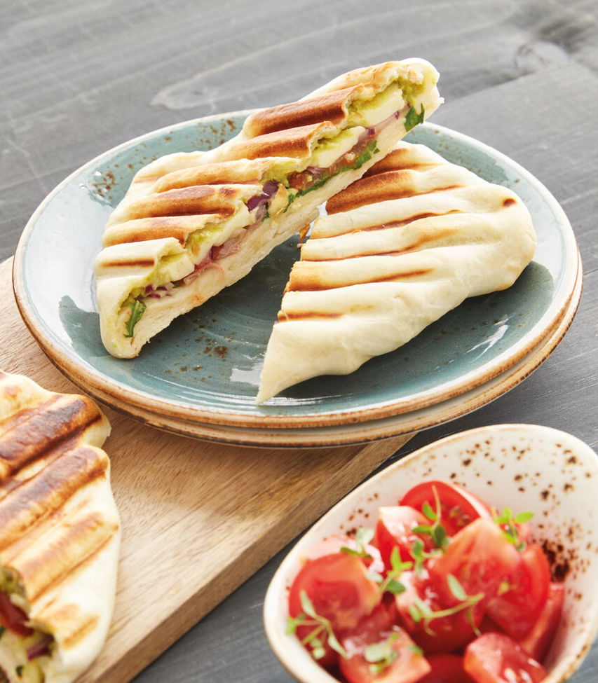 Grill-Flammkuchen mit Guacamole & Halloumi - Rezept Tante Fanny