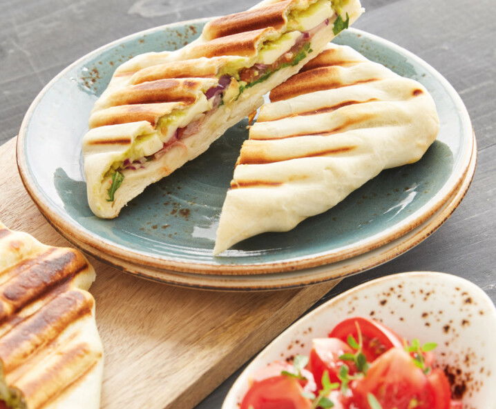 Grill-Flammkuchen mit Guacamole & Halloumi - Rezept Tante Fanny