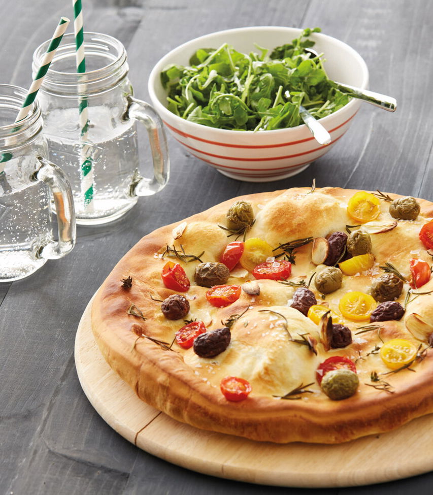 Focaccia mit Oliven und Tomaten - einfaches Rezept