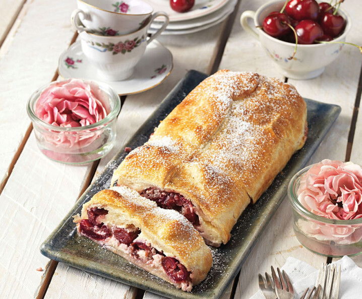 Kirsch-topfen-Strudel