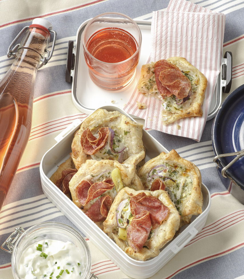 Blätterteig-Kissen mit Salami - Rezept