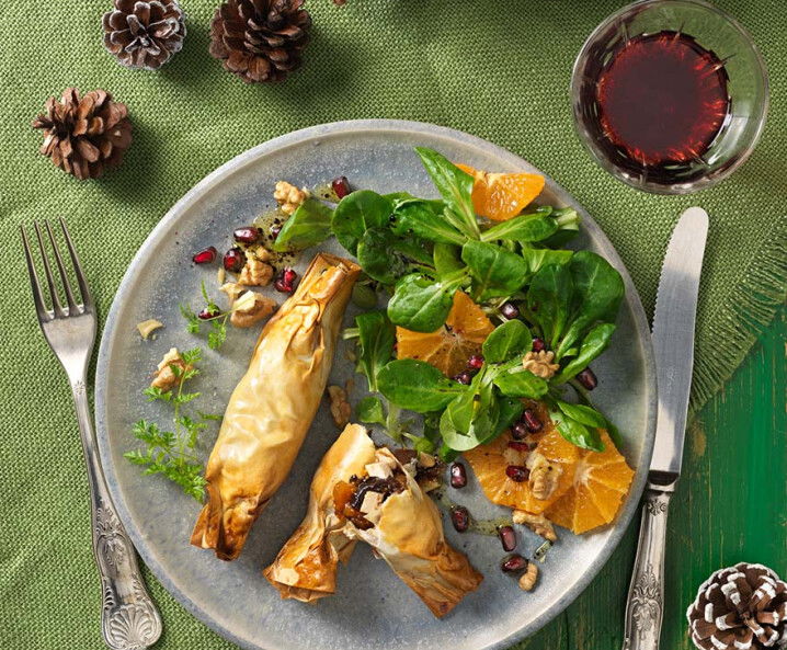 Bunter Feldsalat mit fruchtigen Knusperstangen