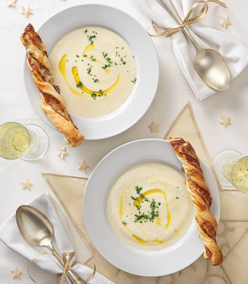 Selleriecremesuppe mit Zimt-Prosciuttostangerl