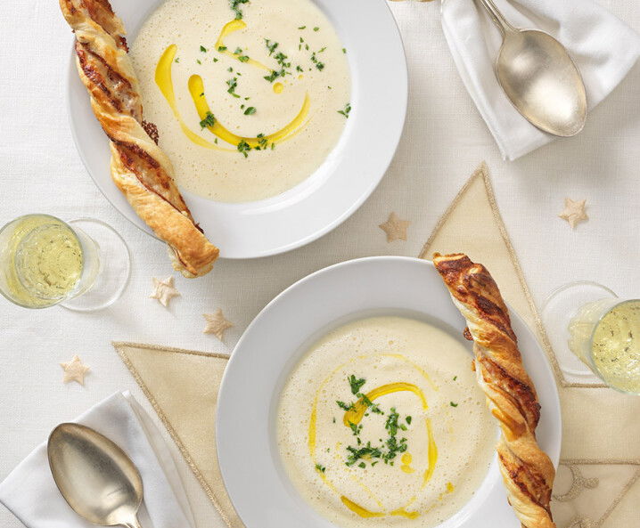 Selleriecremesuppe mit Zimt-Prosciuttostangerl