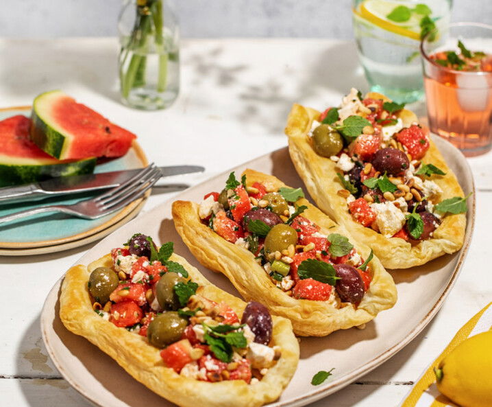 Blätterteig-Schiffchen mit Melonen-Feta Salat