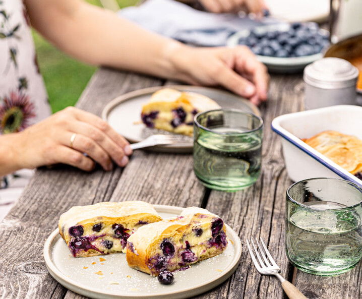 Veganer Heidelbeerstrudel mit Frangipane-Füllung