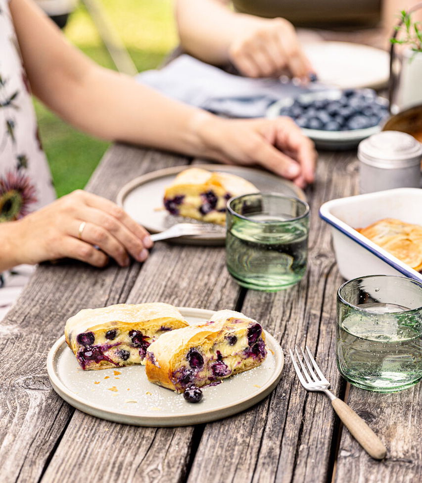 Veganer Heidelbeerstrudel mit Frangipane-Füllung