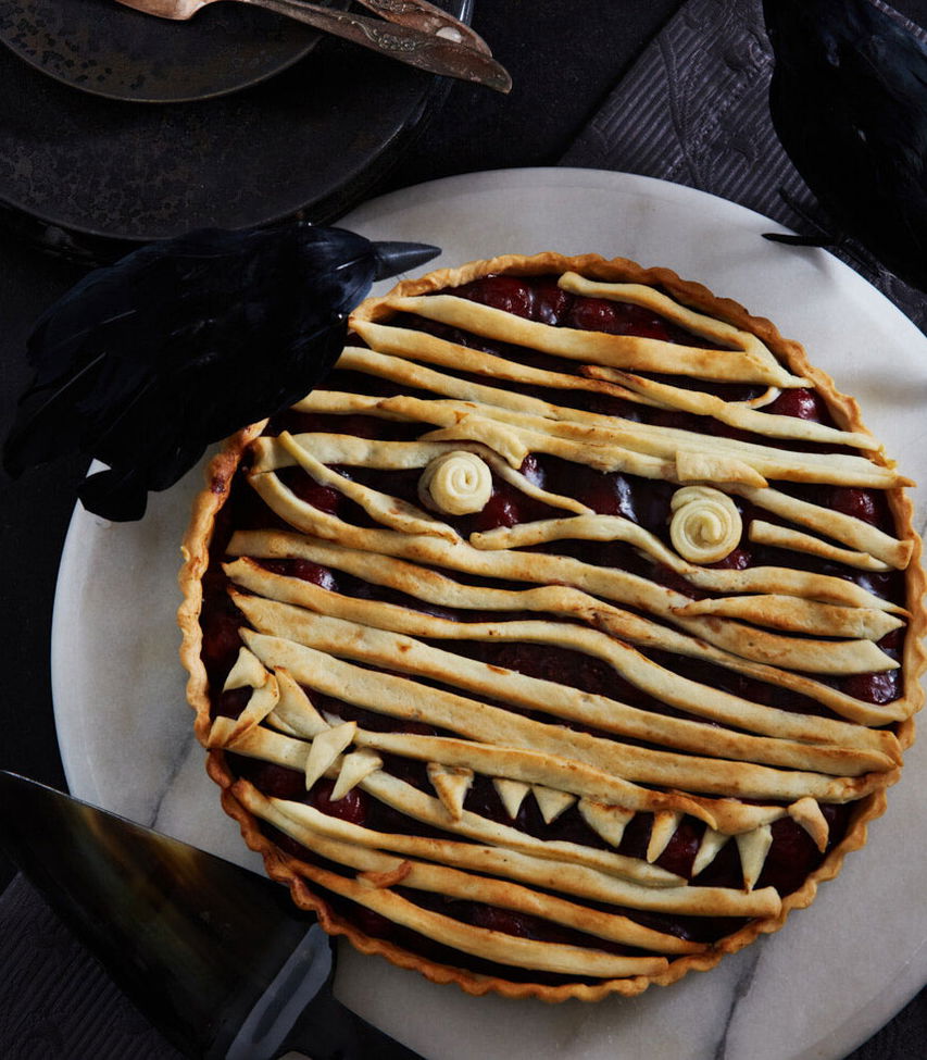 Süße Mumien-Tarte mit Kirschfüllung