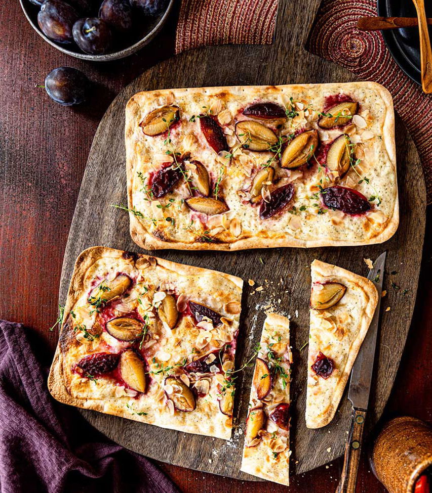 Zwetschken-Flammkuchen