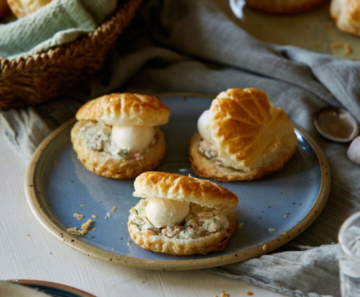 Blätterteig-Muscheln mit Räucherlachs-Frischkäse Füllung
