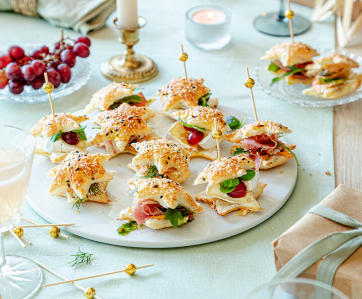 Pikante Silvesterschweinchen aus Blech-Pizzateig | Tante Fanny Pikante Silvesterschweinchen aus Blech-Pizzateig | Tante Fanny